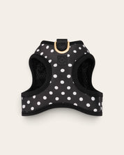 Arnés para perro FURRY MUSE Step & Go en negro con lunares blancos, malla transpirable y anilla en D de oro mate.