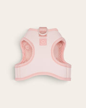 Arnés para perro FURRY MUSE Step & Go en color rosa pastel, fabricado en licra resistente al agua y malla transpirable