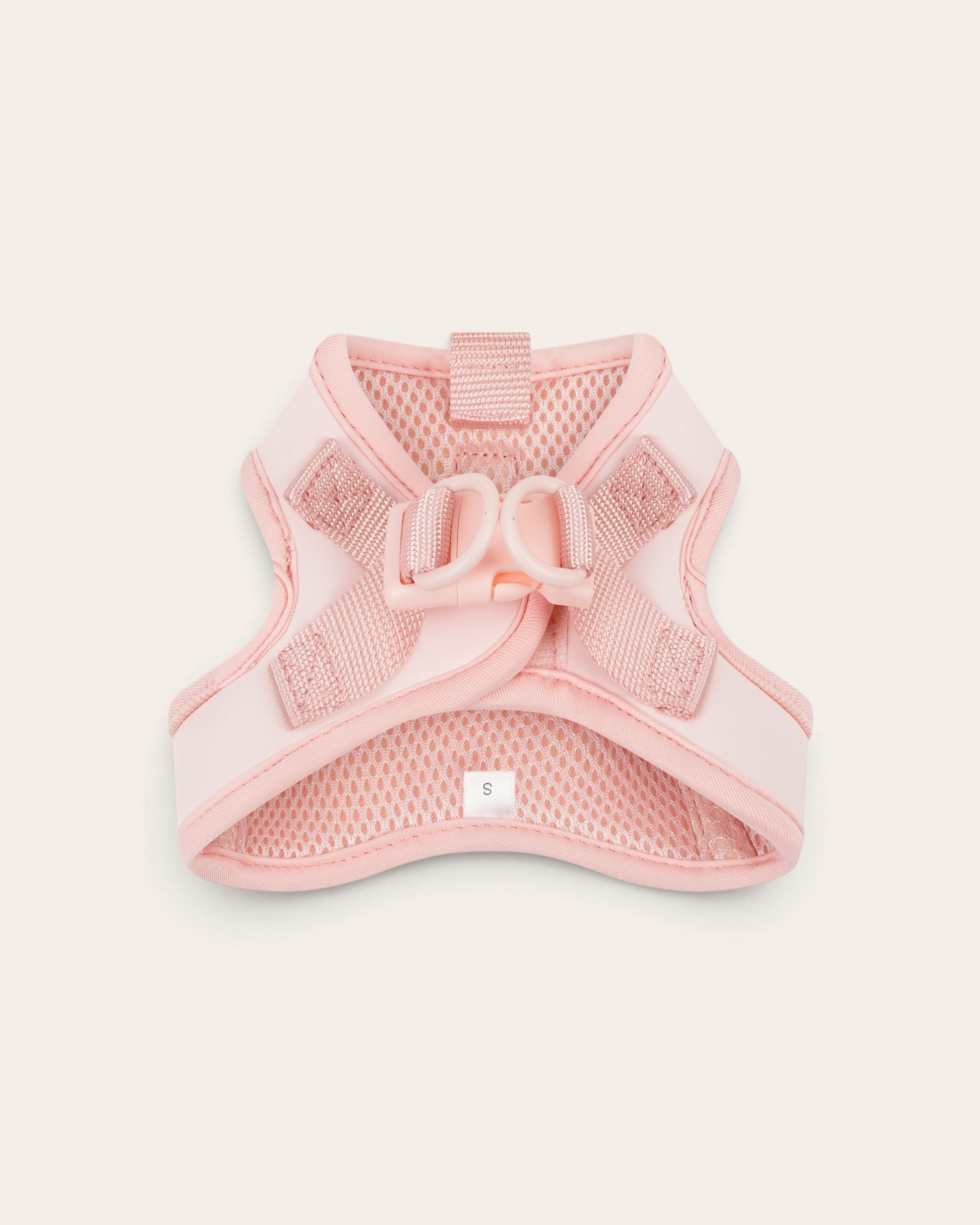 Arnés para perro FURRY MUSE Step & Go en color rosa pastel, fabricado en malla transpirable y lycra resistente.