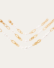 Zoe necklace with pearls in golden jewelry by Furry Muse, available in various sizes for a perfect fit